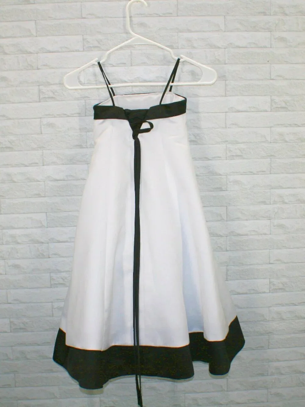 DAVID'S BRIDAL Gown Flowergirl Dress H8052 Formal Satin White and Black Girls 4 - Picture 4 of 14
